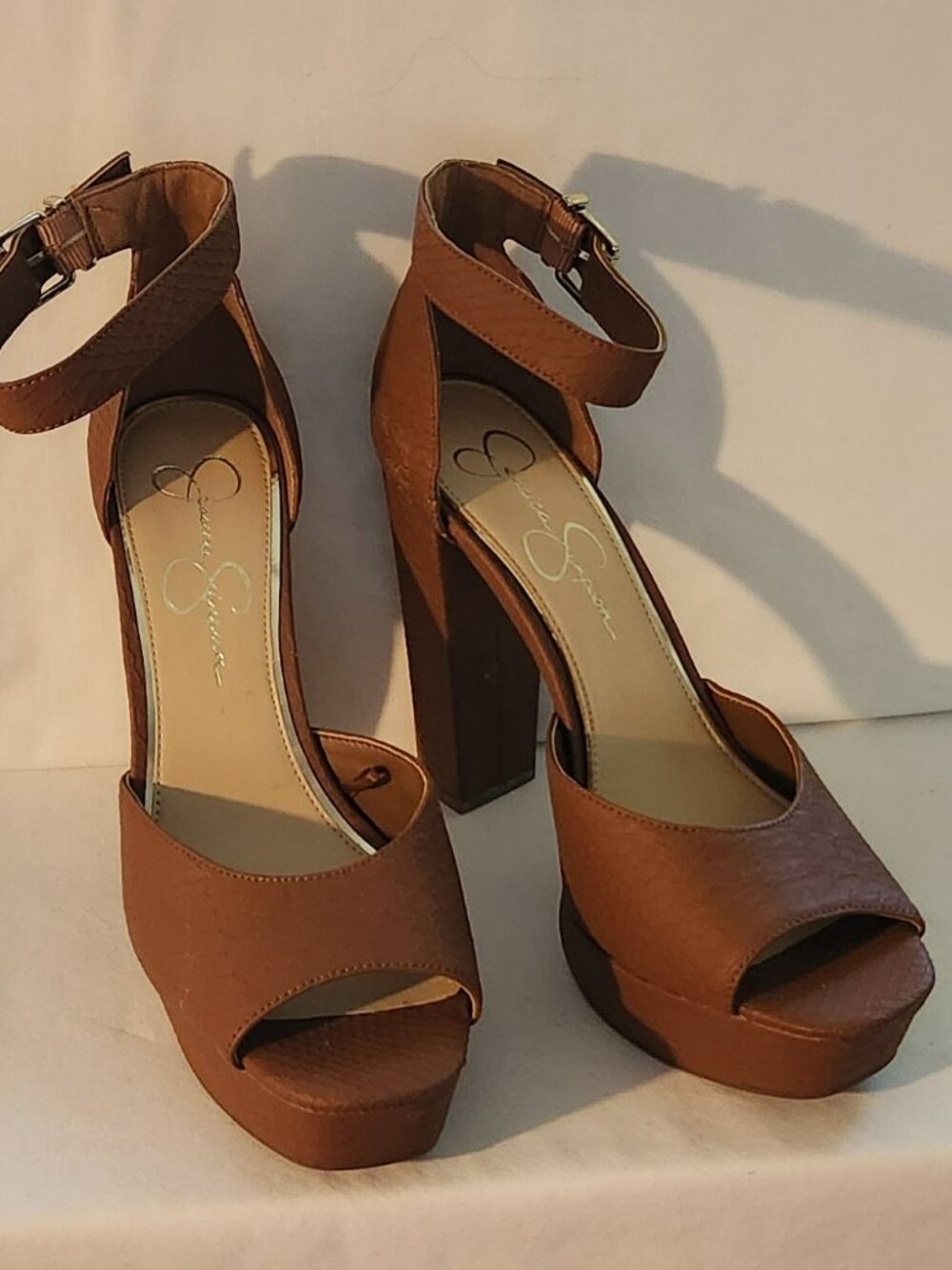 Jessica Simpson platform sandals sz 9 M faux alligator taupe GUC**
